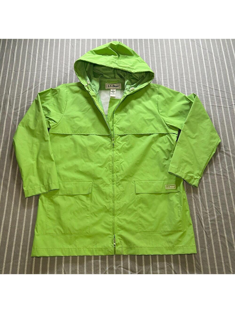 L.L.Bean women's vintage green raincoat Size Medium